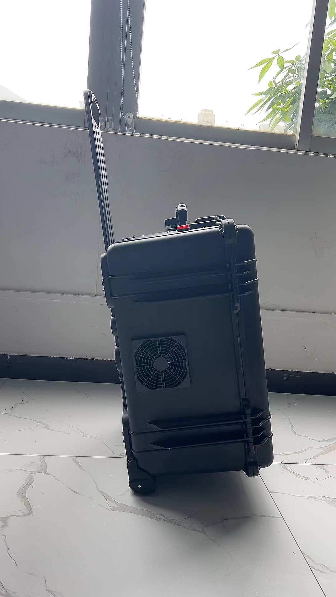鼎城手拉箱型移动通信干扰器